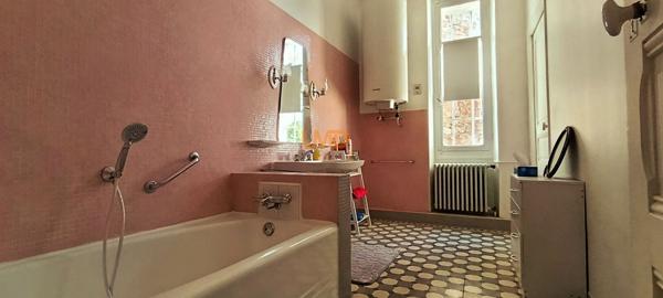 Maison de village individuelle - 5 Chambres - Garage et Atelier