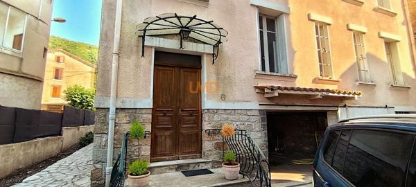 Maison de village individuelle - 5 Chambres - Garage et Atelier