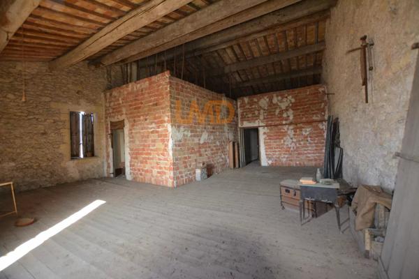 Ensemble immobilier Sommières avec cour