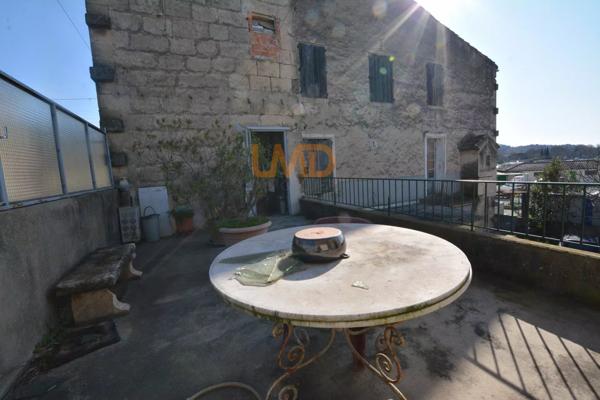 Ensemble immobilier Sommières avec cour