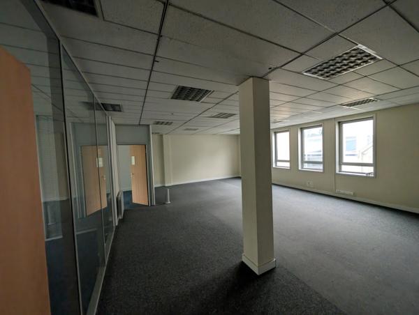 Bureaux à louer à Eragny avec fibre optique et accès autoroute A15