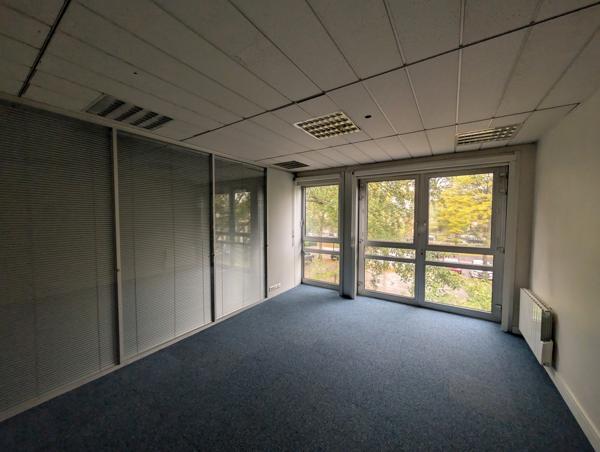 Bureaux à louer à Eragny avec fibre optique et accès autoroute A15