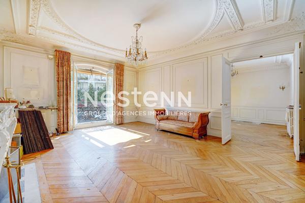 Exclusivité - Paris 17ème - Arc de Triomphe / Ternes - Appartement de 180 m2 - Deux services - Double cave - À rénover