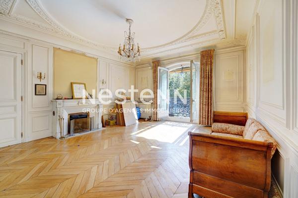 Exclusivité - Paris 17ème - Arc de Triomphe / Ternes - Appartement de 180 m2 - Deux services - Double cave - À rénover
