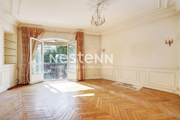 Exclusivité - Paris 17ème - Arc de Triomphe / Ternes - Appartement de 180 m2 - Deux services - Double cave - À rénover