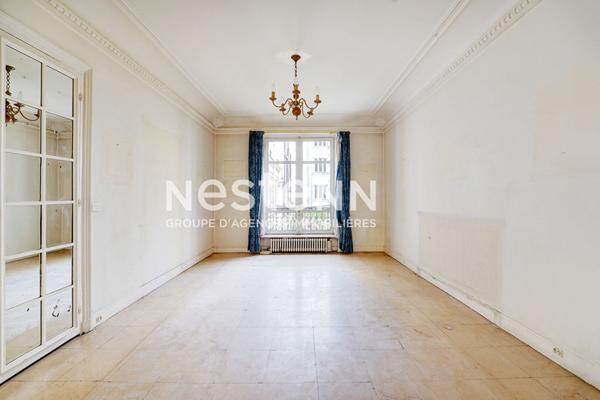 Exclusivité - Paris 17ème - Arc de Triomphe / Ternes - Appartement de 180 m2 - Deux services - Double cave - À rénover