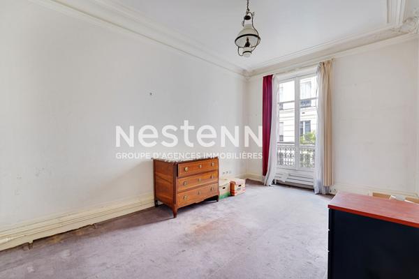 Exclusivité - Paris 17ème - Arc de Triomphe / Ternes - Appartement de 180 m2 - Deux services - Double cave - À rénover