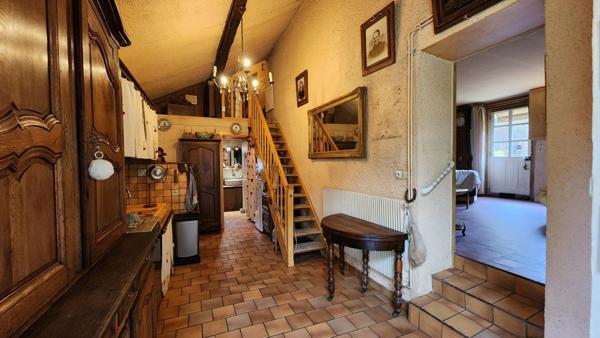 Maisonnette refuge de 2 chambres, dans un écrin végétal proche des commodités, doublée d'un potentiel de division parcellaire