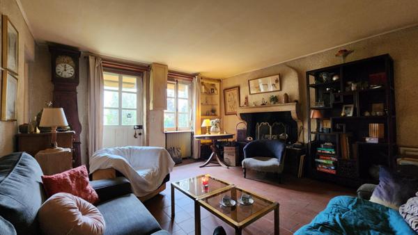 Maisonnette refuge de 2 chambres, dans un écrin végétal proche des commodités, doublée d'un potentiel de division parcellaire