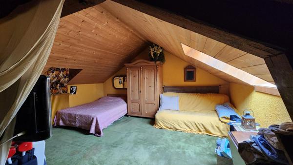 Maisonnette refuge de 2 chambres, dans un écrin végétal proche des commodités, doublée d'un potentiel de division parcellaire