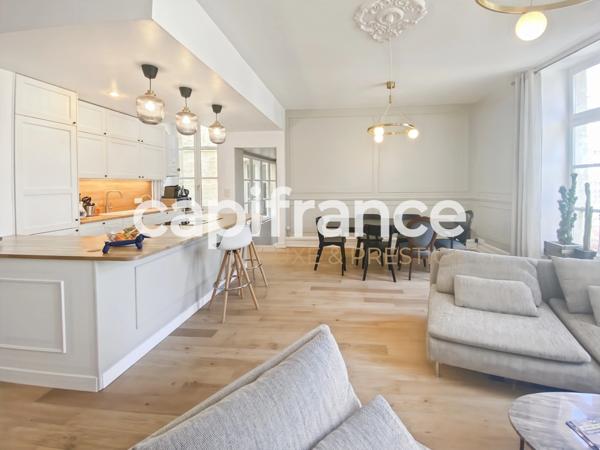 Appartement rénové avec vue place de Bourse à vendre 5 pièces BORDEAUX (33)