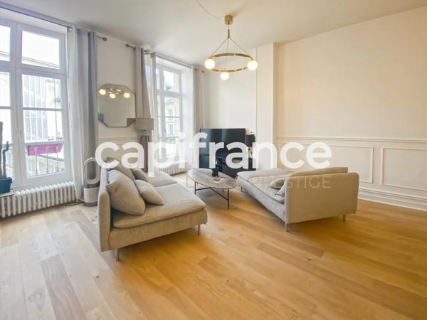 Appartement rénové avec vue place de Bourse à vendre 5 pièces BORDEAUX (33)