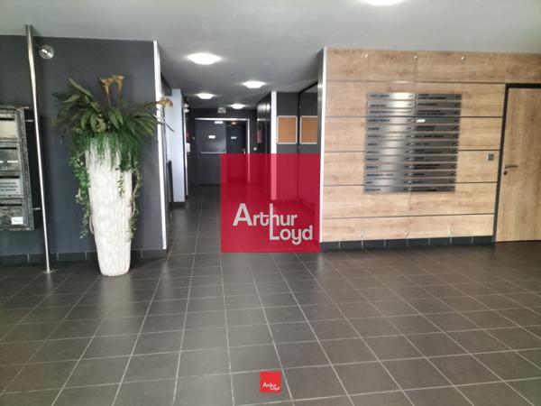 Bureau à louer à Grenoble Europole avec parking et accès transports