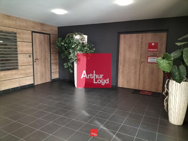 Bureau à louer à Grenoble Europole avec parking et accès transports