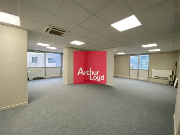 Bureau à louer à Grenoble Europole avec parking et accès transports