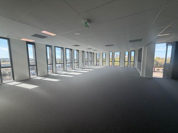 Bureaux neufs à louer à Bordeaux avec terrasse partagée végétalisée