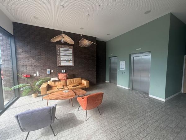 Bureaux neufs à louer à Bordeaux avec terrasse partagée végétalisée
