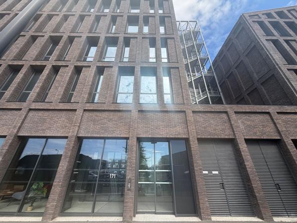 Bureaux neufs à louer à Bordeaux avec terrasse partagée végétalisée