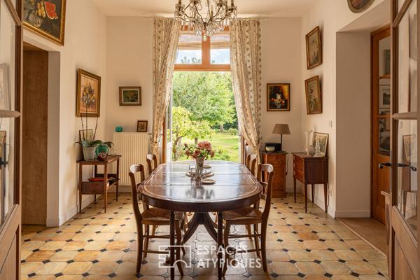 Maison de maître et dépendances dans un écrin de verdure