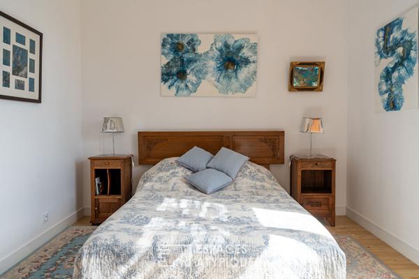 Maison de maître et dépendances dans un écrin de verdure