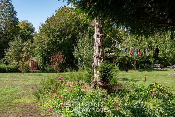 Maison de maître et dépendances dans un écrin de verdure