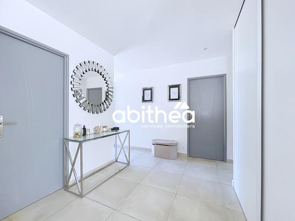 VILLA PLAIN-PIED – 84 M² – 3 FACES – 4 PIÈCES – 3 CHAMBRES – JARDIN – GARAGE – RE 2020 – MARAUSSAN