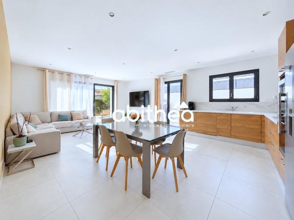VILLA PLAIN-PIED – 84 M² – 3 FACES – 4 PIÈCES – 3 CHAMBRES – JARDIN – GARAGE – RE 2020 – MARAUSSAN