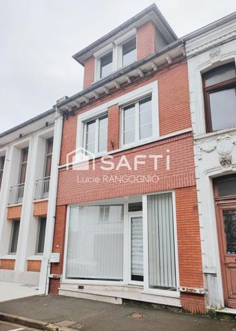 Immeuble comprenant habitation + local commercial + extérieur