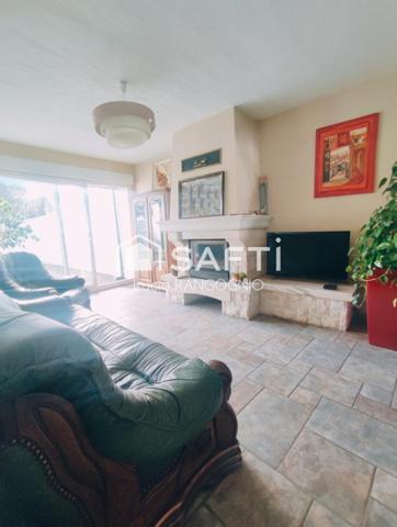 Immeuble comprenant habitation + local commercial + extérieur