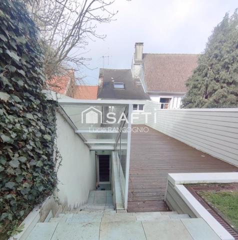 Immeuble comprenant habitation + local commercial + extérieur