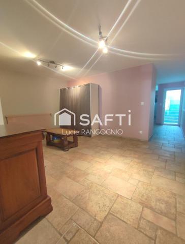 Immeuble comprenant habitation + local commercial + extérieur