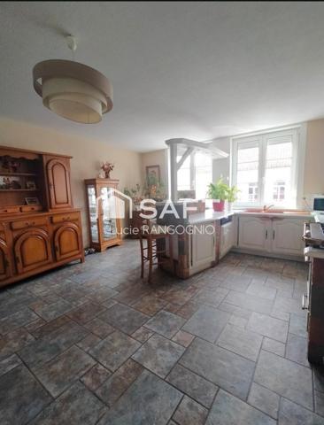 Immeuble comprenant habitation + local commercial + extérieur