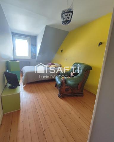 Immeuble comprenant habitation + local commercial + extérieur