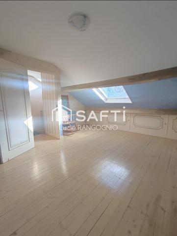 Immeuble comprenant habitation + local commercial + extérieur