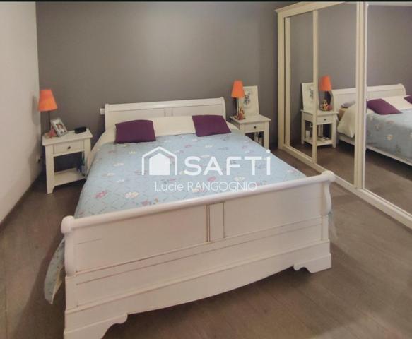 Immeuble comprenant habitation + local commercial + extérieur