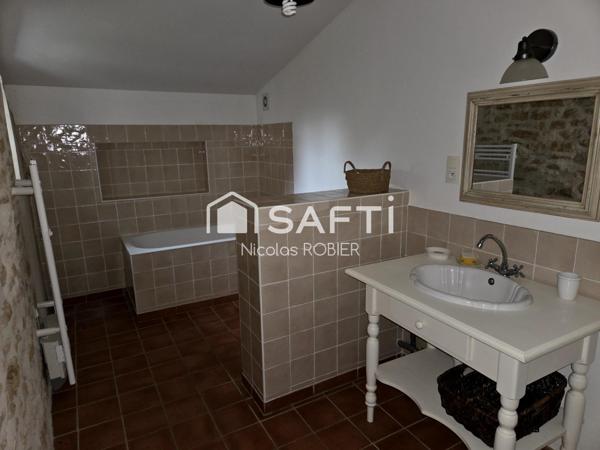 Maisons, gîte, dans un superbe environnement au calme..!