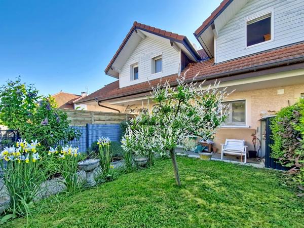 REIGNIER-ÉSERY – Maison mitoyenne 105 m² – 3 chambres – jardin – double garage