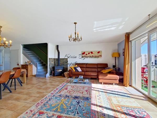 REIGNIER-ÉSERY – Maison mitoyenne 105 m² – 3 chambres – jardin – double garage