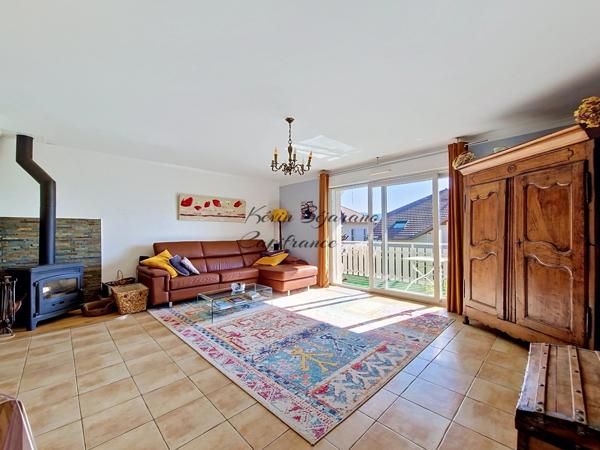 REIGNIER-ÉSERY – Maison mitoyenne 105 m² – 3 chambres – jardin – double garage