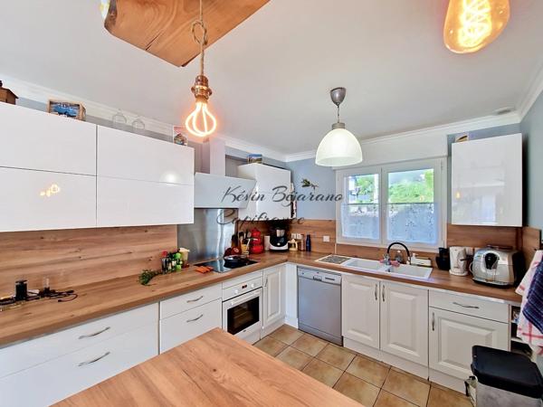 REIGNIER-ÉSERY – Maison mitoyenne 105 m² – 3 chambres – jardin – double garage