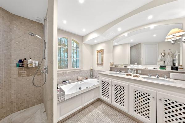 Vente Villa de luxe Mougins 7 Pièces 280 m²