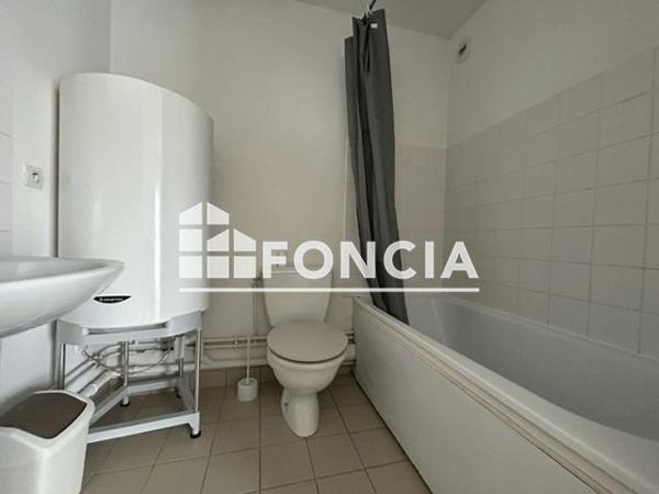 Location Studio meublé 18.21 m² - 30 RUE BASSE Poitiers 86000