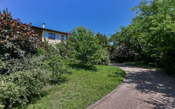 SAINTE-FOY-LÈS-LYON — MAISON FAMILIALE — 166 M² — 5/6 CHAMBRES — TERRAIN 1 221 M²