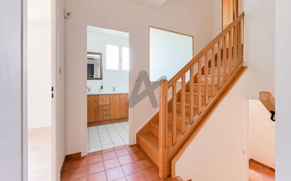 SAINTE-FOY-LÈS-LYON — MAISON FAMILIALE — 166 M² — 5/6 CHAMBRES — TERRAIN 1 221 M²