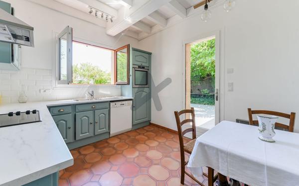 SAINTE-FOY-LÈS-LYON — MAISON FAMILIALE — 166 M² — 5/6 CHAMBRES — TERRAIN 1 221 M²