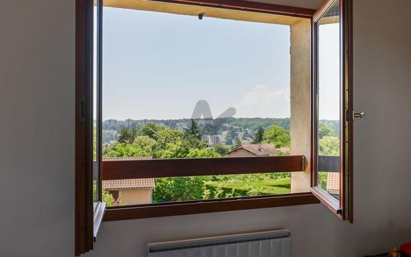 SAINTE-FOY-LÈS-LYON — MAISON FAMILIALE — 166 M² — 5/6 CHAMBRES — TERRAIN 1 221 M²