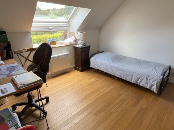 MAISON FAMILIALE AVEC UN JARDIN PLAT ET ARBORE DE 1250 M2