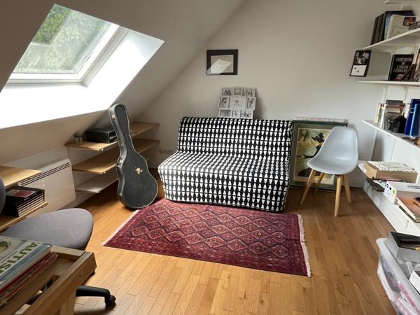 MAISON FAMILIALE AVEC UN JARDIN PLAT ET ARBORE DE 1250 M2