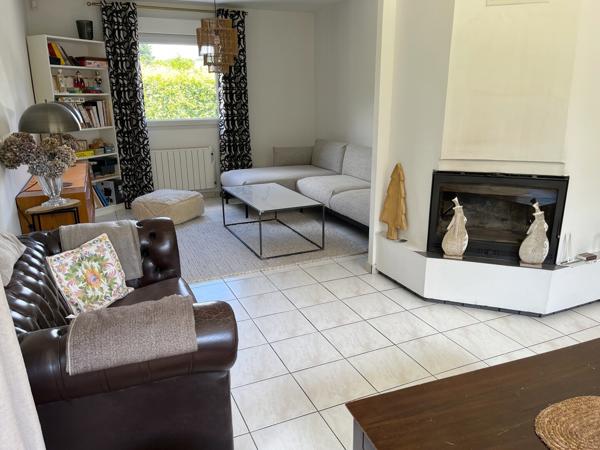 MAISON FAMILIALE AVEC UN JARDIN PLAT ET ARBORE DE 1250 M2