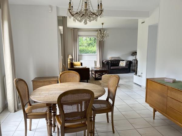 MAISON FAMILIALE AVEC UN JARDIN PLAT ET ARBORE DE 1250 M2